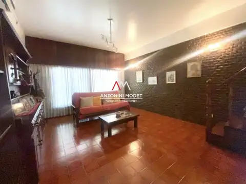 Casa 5 ambientes con 3 baños