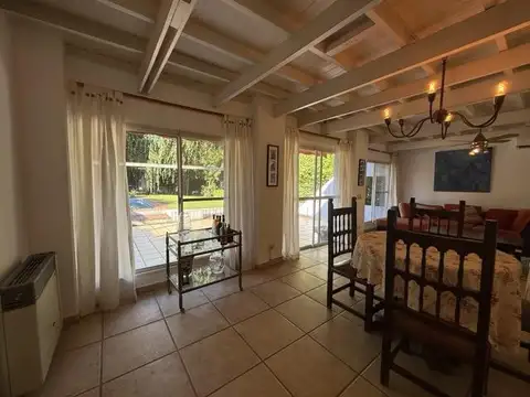 Casa 3 ambientes con 2 baños