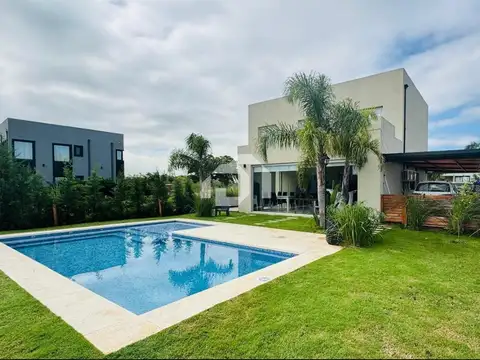 Casa  en Venta en Santa Lucia, Pilar del Este, Pilar