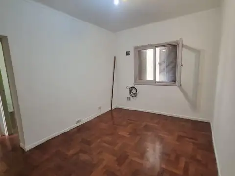 3 AMBIENTES C/FRENTE SOBRE AV. MONTES DE OCA  PLAZA COLOMBIA