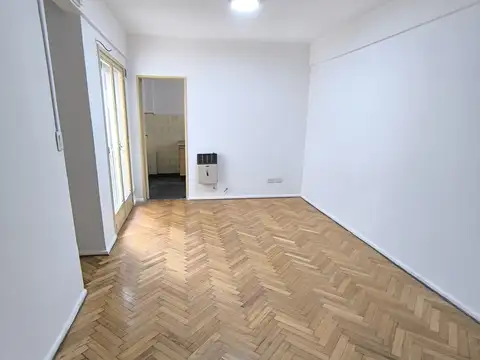 V. CRESPO 2 AMB. EN VENTA A MTS. PARQUE CENTENARIO OPORTUNIDAD  