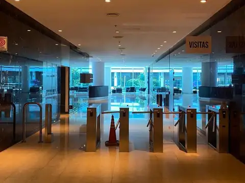 Oficina en Alquiler con 16 cocheras