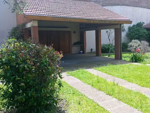 Casa 5 ambientes con 3 baños