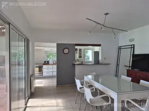 Casa en Alquiler con 5 cocheras