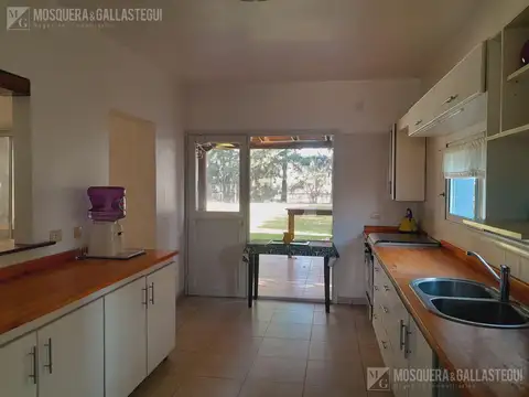 Casa en Alquiler con 5 cocheras