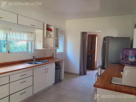 Casa 5 ambientes con 3 baños