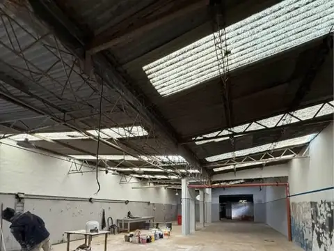 Galpon en Venta 10  mts Frente