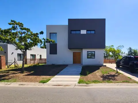 Casa en Venta en Pilar del Este - Santa Emilia, USD 220.000