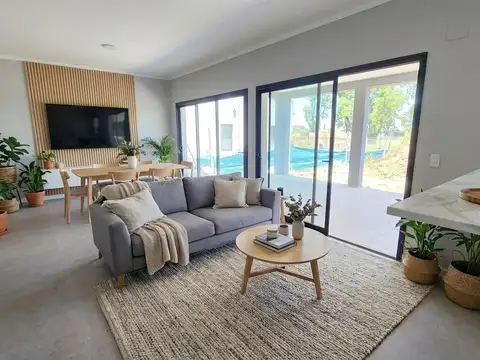 Casa 5 ambientes con 2 baños