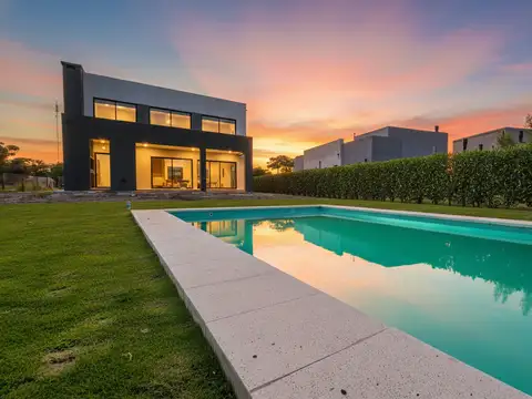 VENTA - CASA - PILAR DEL ESTE - CON PILETA - SANTA EMILIA A ESTRENAR