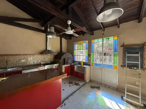 Casa en Alquiler con 2 cocheras