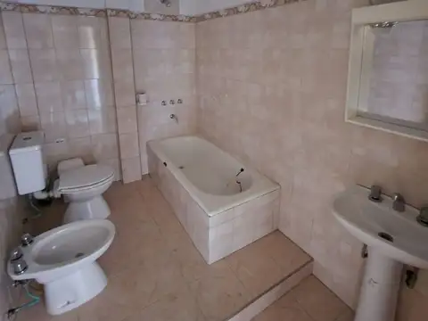 OFICINA 7 AMBIENTES ESCUCHA OFERTA DOS PLANTAS