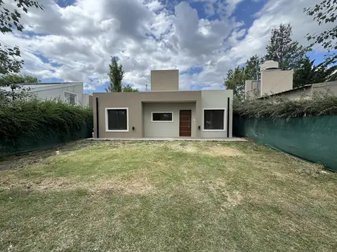 Casa en alquiler 2 dormitorios con pileta