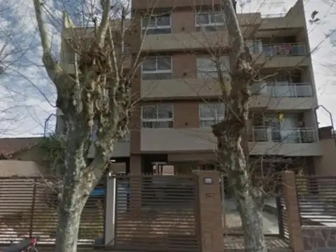 DEPARTAMENTO 2 AMB.  MUY AMPLIO