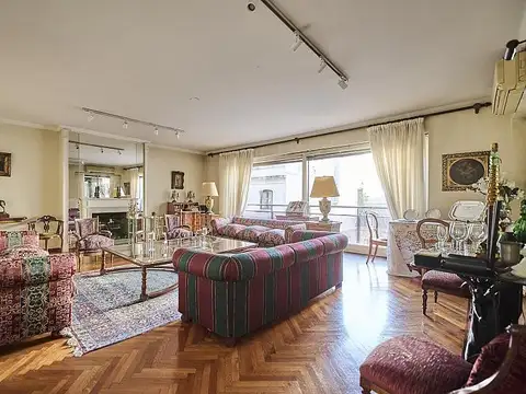 Excepcional piso con terraza, cochera y baulera en Montevideo y Quintana