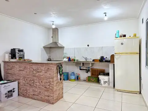 Casa 6 ambientes con 1 baño