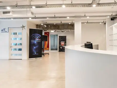 Oficina/Salón de Eventos Piscina 520 mts. Pileta!