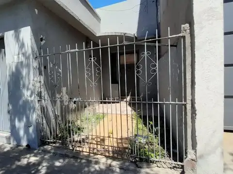 VENTA CASA CON LOCAL COMERCIAL ZONA URBANA PILAR