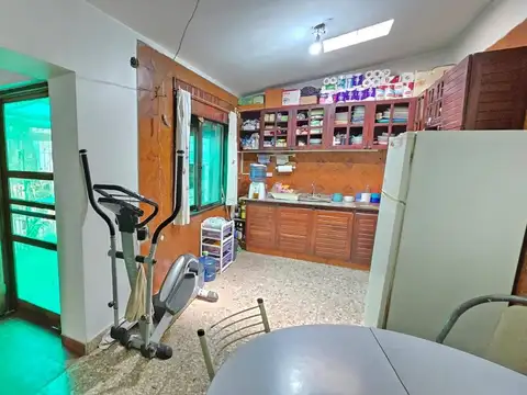 Casa 4 ambientes con 2 baños