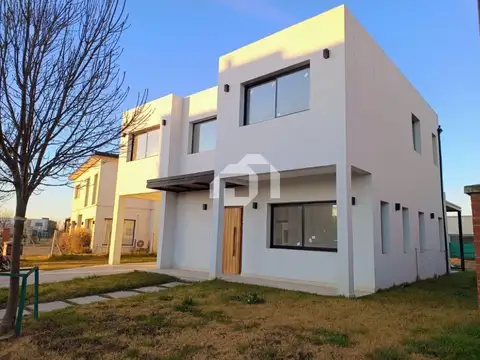 Casa  en Venta en Santo Tomas, Derqui, Pilar