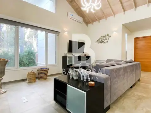 Casa 6 ambientes con 4 baños