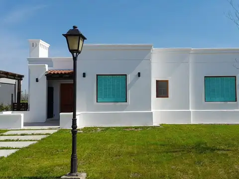 Casa en Venta en San Sebastián Pilar – Área 10 Nuestra Señora de Fátima – 4 Ambientes con Jardín Pil