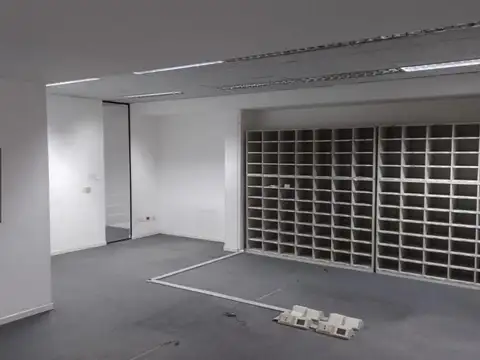 Oficina en Alquiler con 4 cocheras