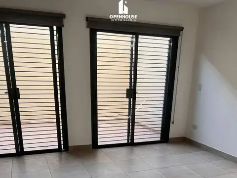 Casa en Alquiler con 1 cochera