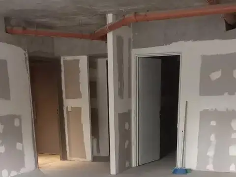 Oficina 6 ambientes con 2 baños