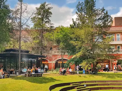 Inmejorable Ubicación Local en Pueblo Caamaño