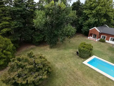 Casa 6 ambientes con 2 baños