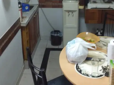 Taller Mecánico con vivienda pequeña en planta alta