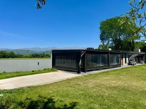 Casa 3 ambientes con 2 baños