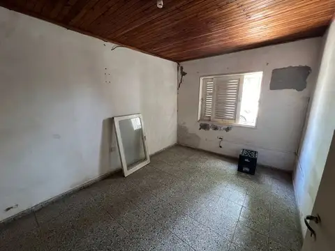 Casa 9 ambientes con 2 baños