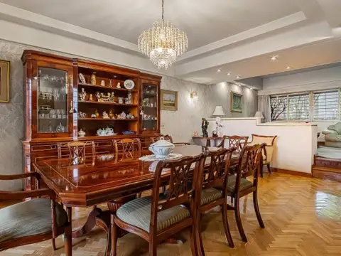 CASA. 6 AMBIENTES. 5 DORMITORIOS. 5 BAÑOS. 4 COCHERAS. JARDÍN. TERRAZA. PATIO, PLAYROOM, APTO C...