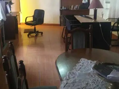 Oportunidad! u$s 1097 Venta de Casa 5 amb  Parque Chacabuco