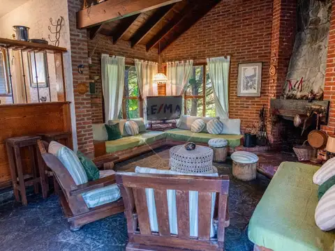 CASA EN VENTA CARILO 5 AMBIENTES ZONA CENTRO