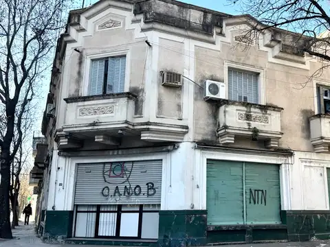 Casa 10 ambientes con 3 baños