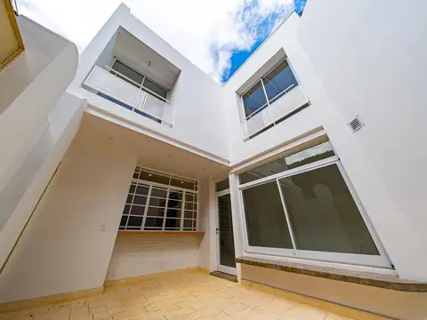 Casa de Pasillo en Venta en Cerrito 1266