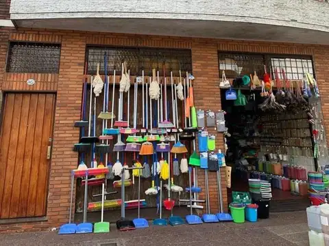 VENTA - CASA 5 AMBIENTES - LINIERS