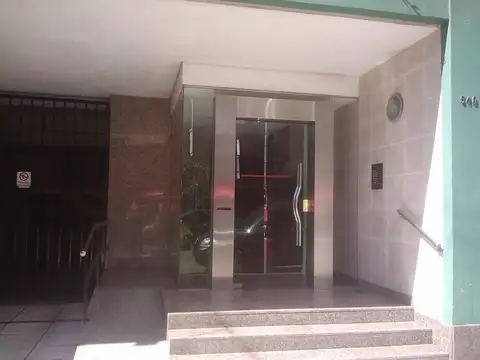 DEPARTAMENTO DE TRES AMBIENTES CON COCHERA EN QUILMES CENTRO. NUEVO PRECIO. OPORTUNIDAD. CONSULTE.