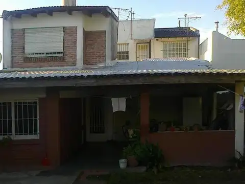 EXCELENTE PH FRENTE 4 AMBIENTES CON FONDO LIBRE Y PISCINA