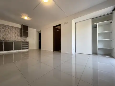 Departamento de 1 ambiente frente a la estación de Haedo