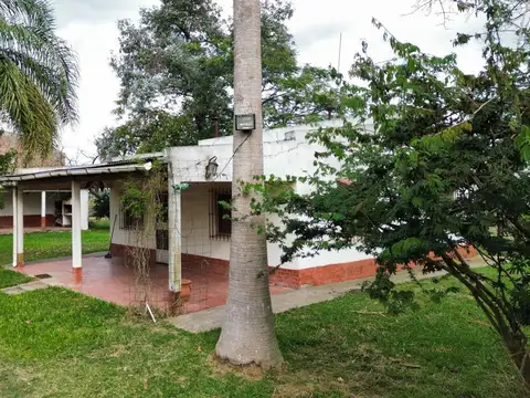 Vendo Lote de 1 Ha Con Casas y Galpón en San Justo, Entre Ríos.