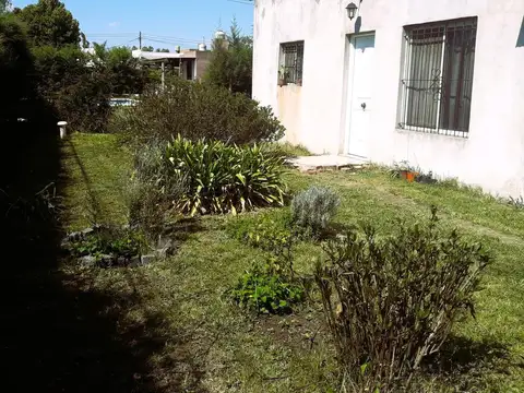 Venta. Casa 2 dorm. Calle Echeverria al 300. Parque Sakura. Exaltación de la Cruz