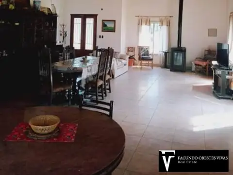 Casa 4 ambientes con 2 baños