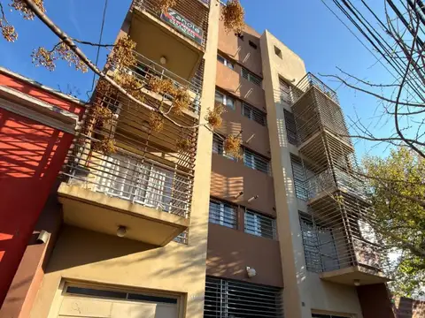 DEPARTAMENTO 2 AMBIENTES CON COCHERA DOBLE Y BAULERA EN MORON NORTE