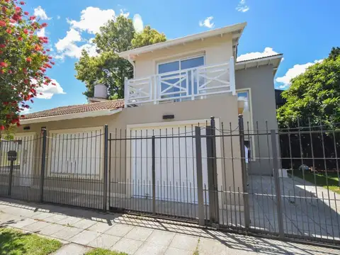 Chalet al frente con parque y garage