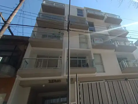 Cochera semi cubierta. Expensas $ 14.000.-