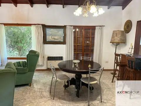 Casa 6 ambientes con 2 baños
